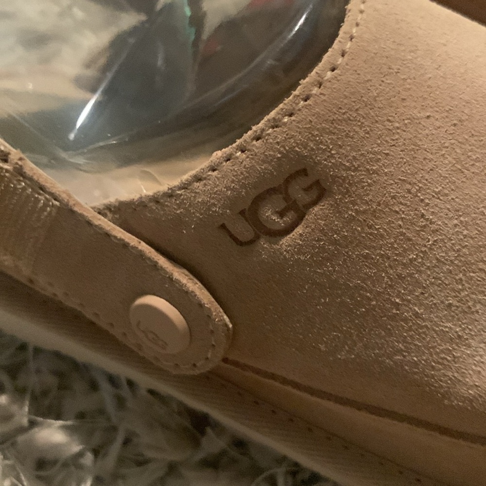 UGG Goldenstar Clogs - Picture 7 of 7